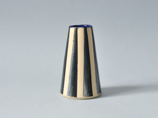 stożkowy wazonik typu bud vase TAMIKO